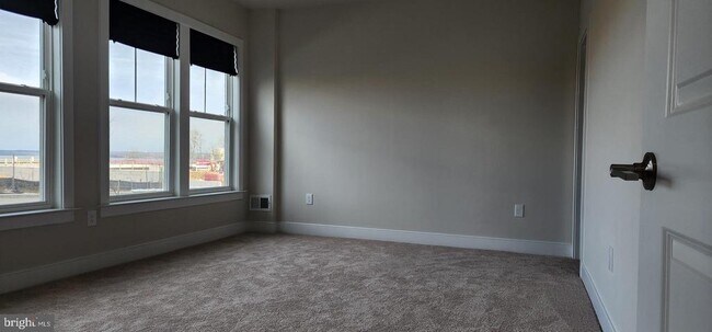 Building Photo - 1743 Riverbluff Ave