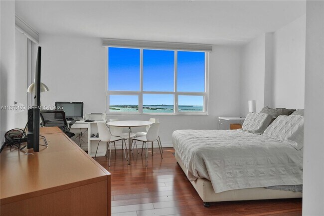 Foto del edificio - 808 Brickell Key Dr