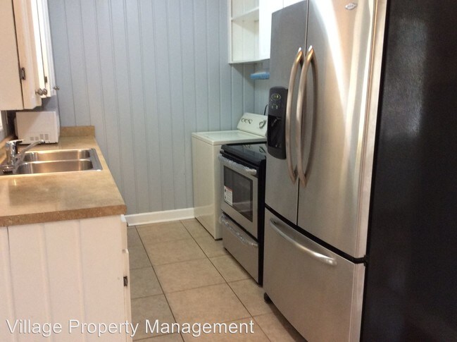 Building Photo - 3 br, 1 bath House - 1252 Chickering Drive