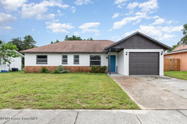 Building Photo - 1744 Valencia Ave