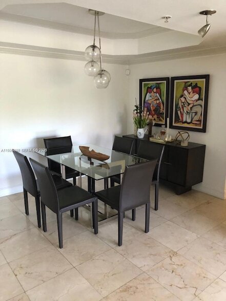 Foto del edificio - 101 Sidonia Ave