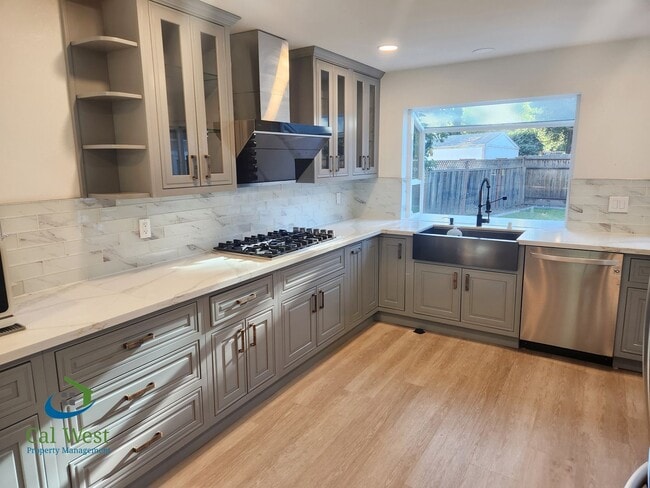 Building Photo - 7521 Santa Barbara Dr