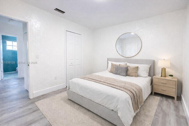 Foto del edificio - 19122 NW 36th Ave