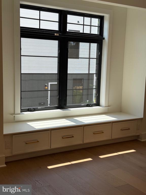 Foto del edificio - 7519 Ridge Ave