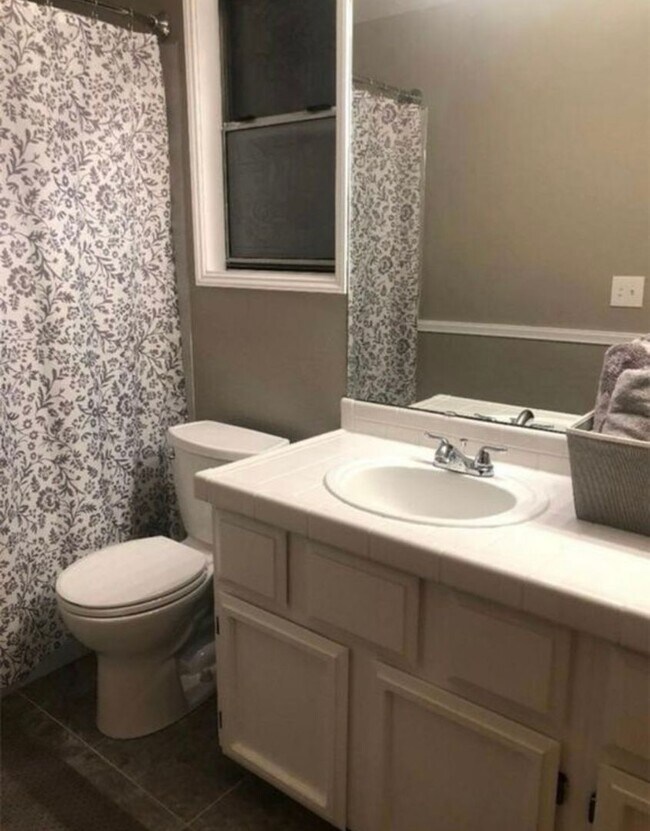 Building Photo - Newly Updated 3 Bedroom 3 Bath Home in Cov...