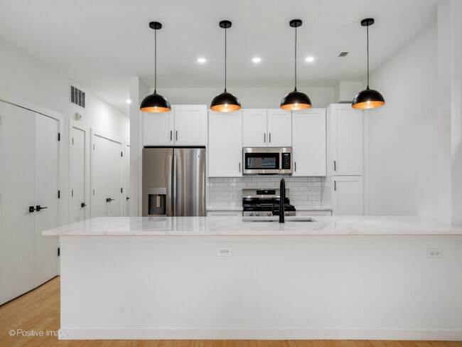 Foto del edificio - 842 N Wolcott Ave