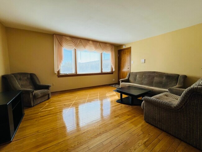 Building Photo - 5850 W 55th St