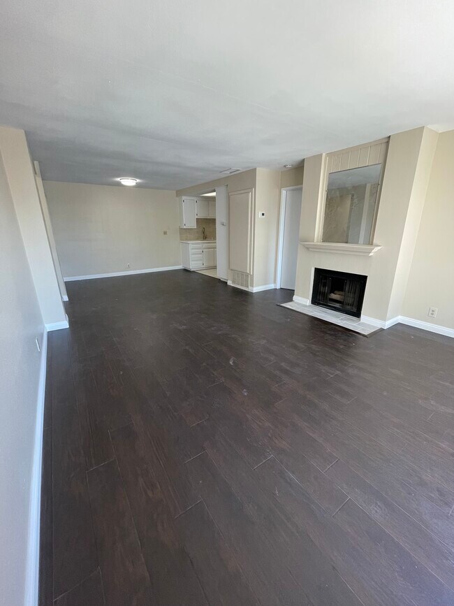 Foto del edificio - 901 Golden Springs Dr