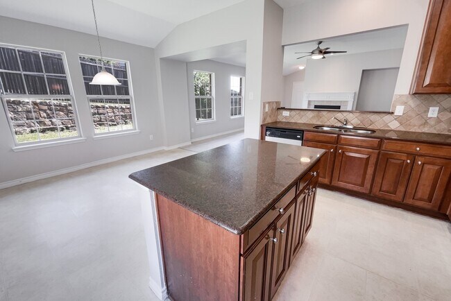 Building Photo - 6539 Lighthouse Way