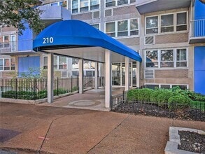 Building Photo - 210 N 17th St