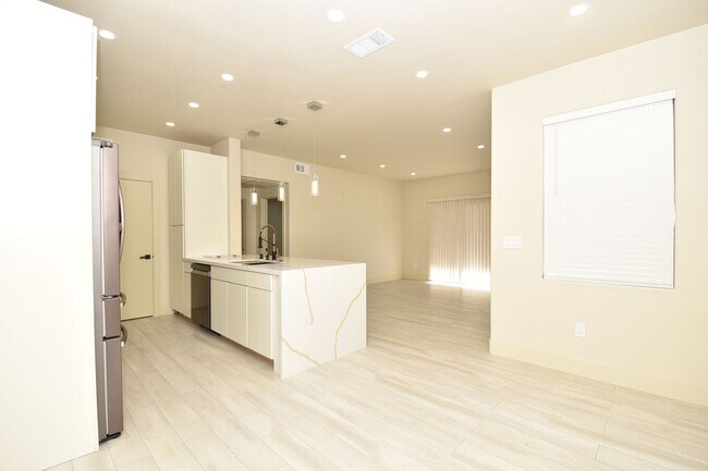 Building Photo - 8000 W Badura Ave