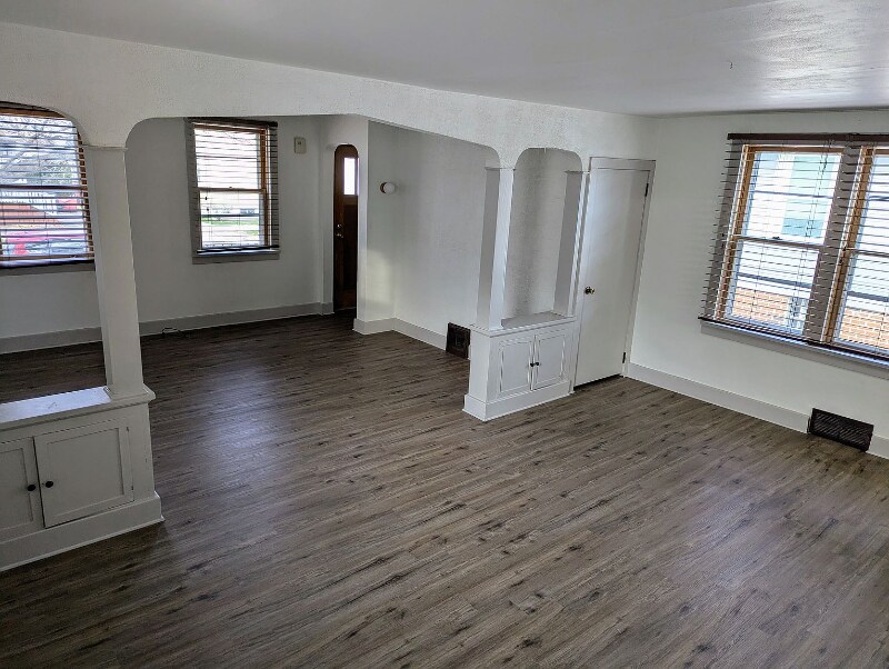 Primary Photo - 1548 S 57th St