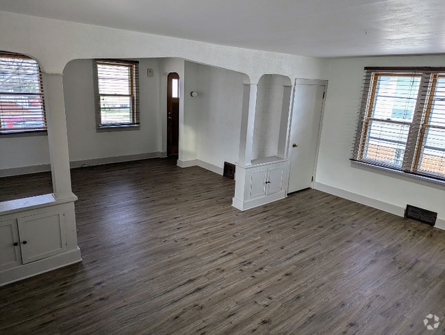 Building Photo - 1548 S 57th St