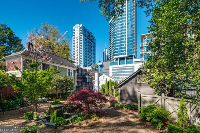 Foto del edificio - 886 Piedmont Ave NE