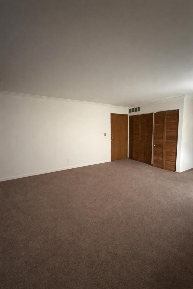 Building Photo - 303 Newport Ln