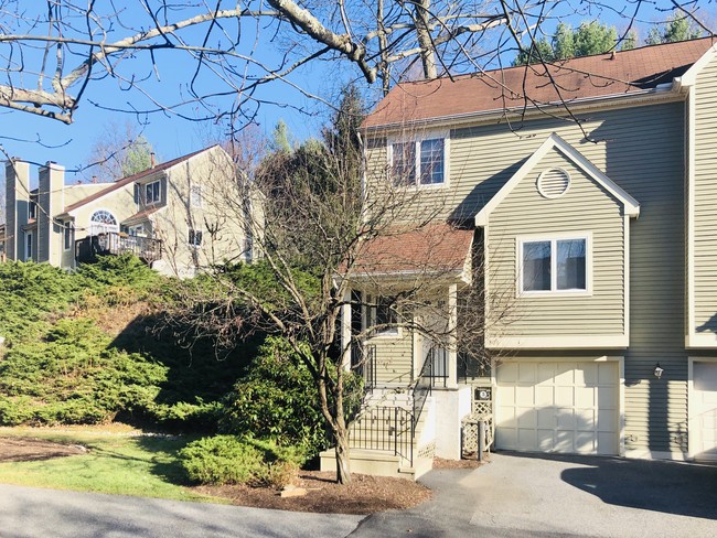 Front of Townhouse - 301 Kensington Way