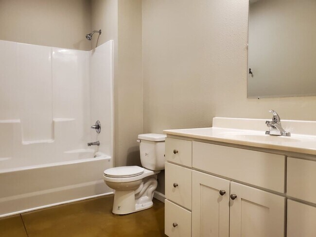 Foto del edificio - 3 Bedroom 1 Bath Apartment -Water/Sewer/Trash/Wifi Included