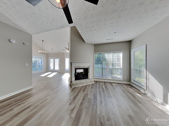 Foto del edificio - 150 Woodlake Dr