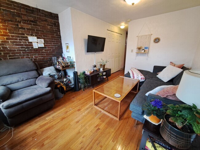 Foto del edificio - 165 Endicott St