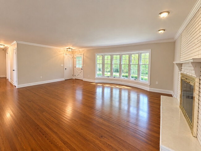 Building Photo - 1415 Burr Oak Dr