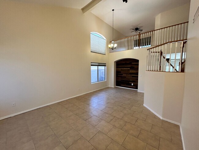 Foto del edificio - 3 Bed / 2.5 bath Gilbert Home with New Pai...