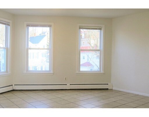 Building Photo - 35 Pond St