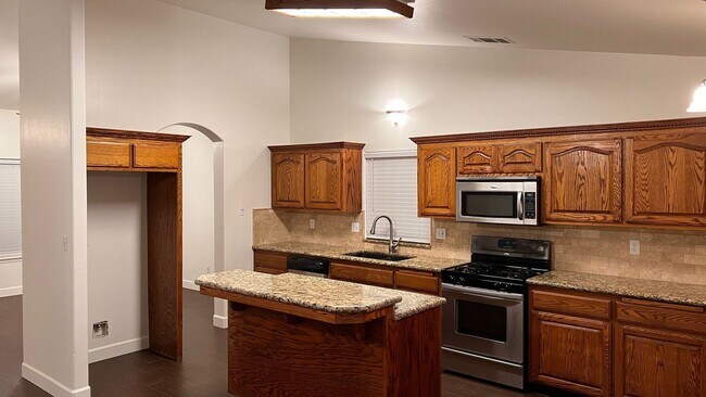 Foto del edificio - NW-COOL POOL & CUSTOM UPGRADES GALORE !!!