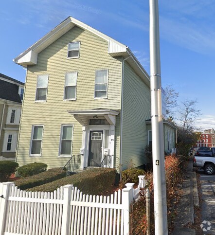 Building Photo - 13 Pleasant St