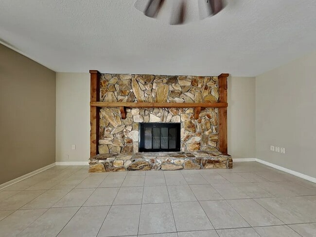 Foto del edificio - 702 Lakemont Dr
