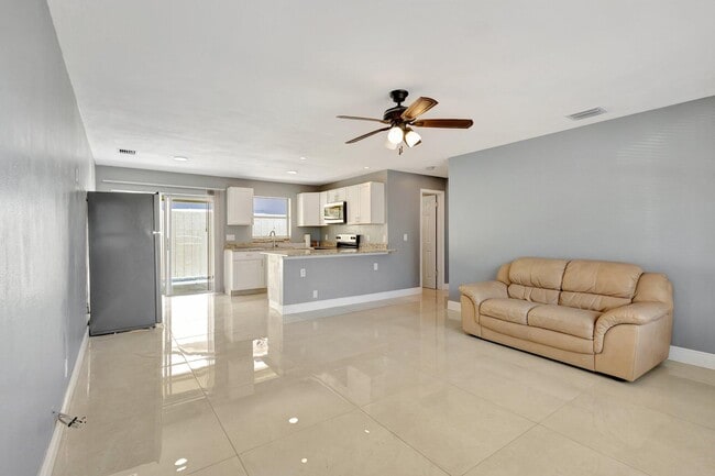 Building Photo - 212 Palmetto Dr