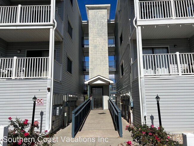 Building Photo - 2 br, 2 bath House - 5709 N. Ocean Blvd Un...