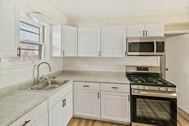 Building Photo - 28 Apple Ln