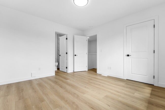 Building Photo - 11630-122 122 St NW