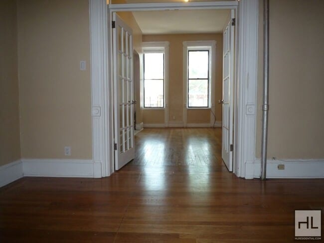 Foto del edificio - BEDFORD AVENUE / Spacious 1-Bed 1-Bath