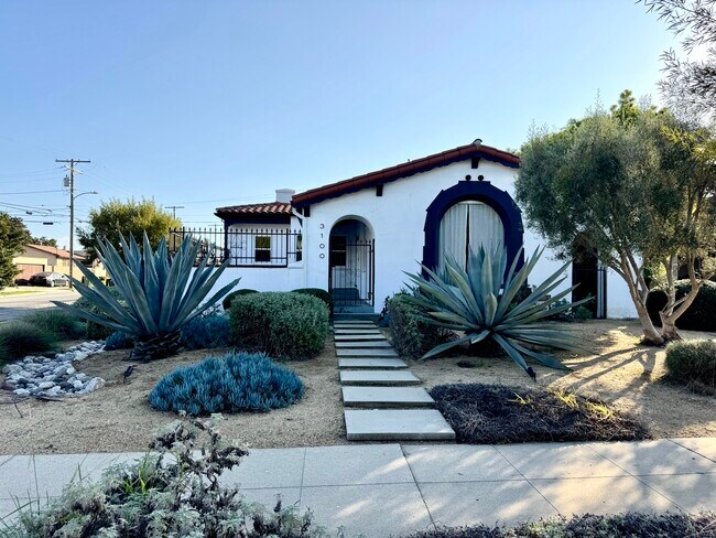 Entrada principal - 3100 W 78th St