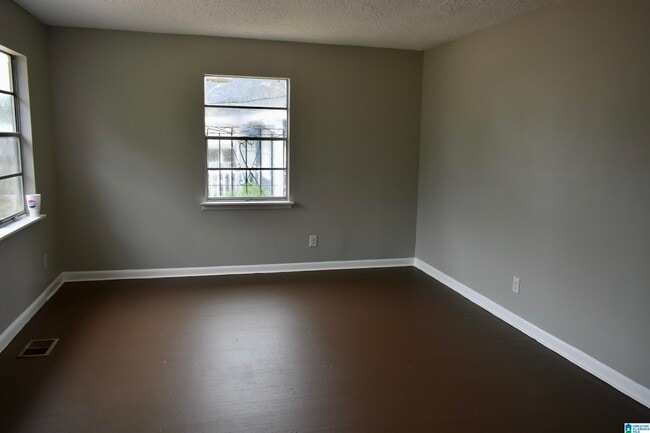 Foto del edificio - 3720 Howard Ave SW