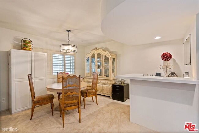 Building Photo - 2 br, 2 bath Condo - 4445 Cartwright Ave A...