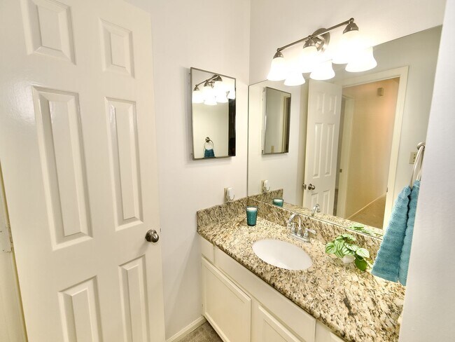 Building Photo - Beautifully Updated Three Bedroom Condo Ne...