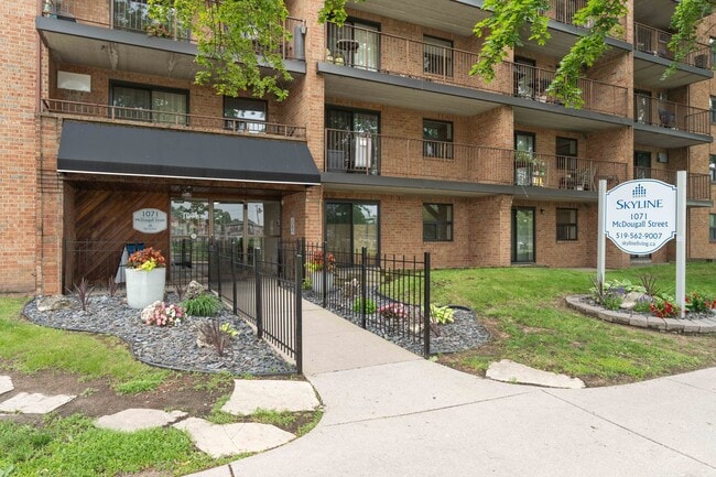 Building Photo - Carlsie Tower Apartments