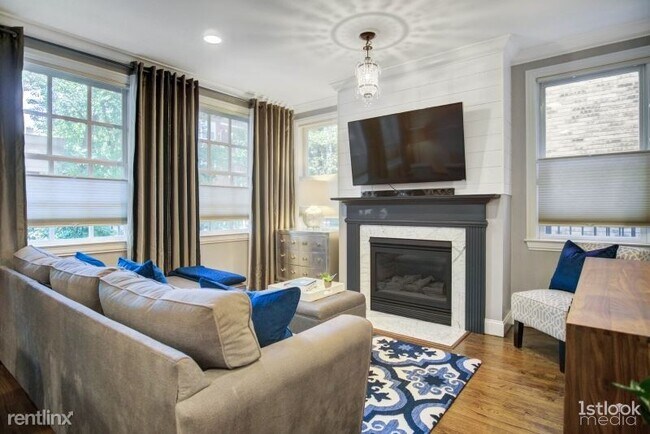 Building Photo - 2 br, 1.5 bath Condo - 904 W Diversey PKWY