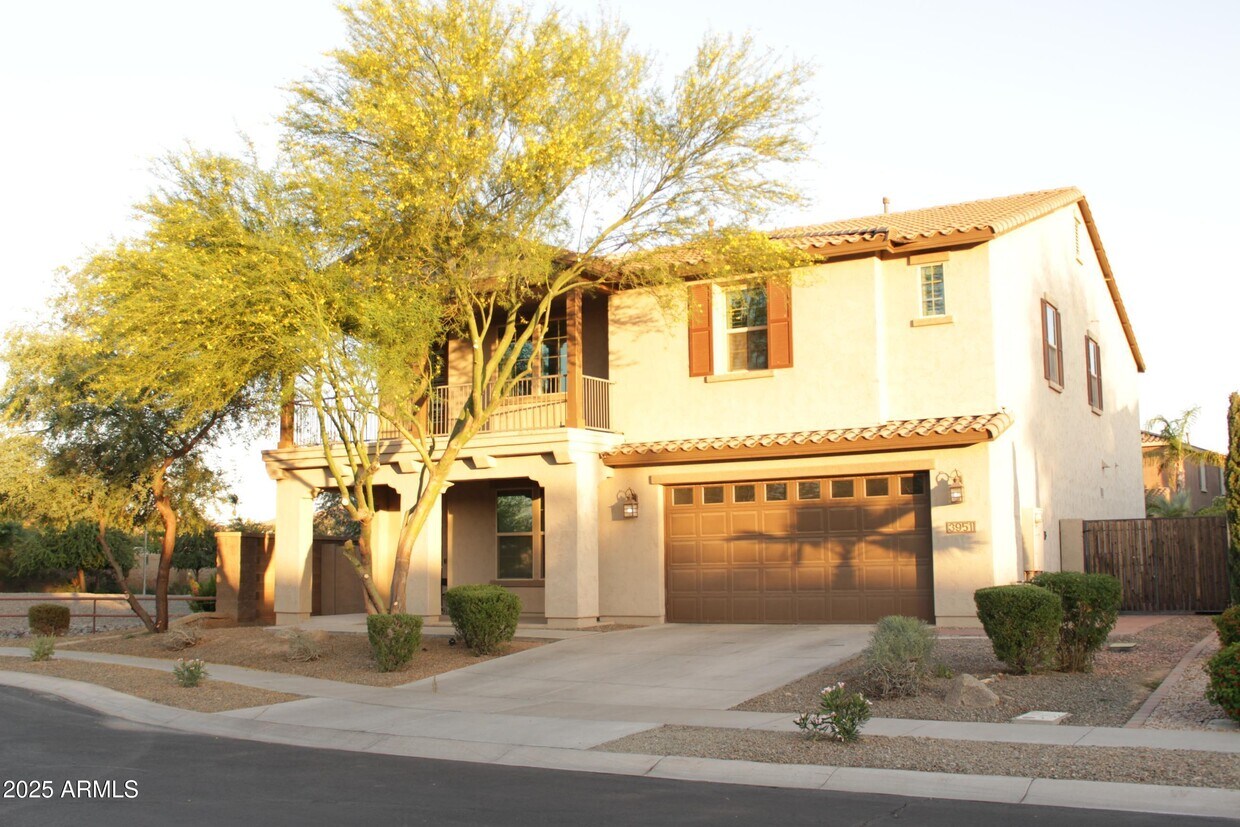 Foto principal - 3951 E Horseshoe Pl