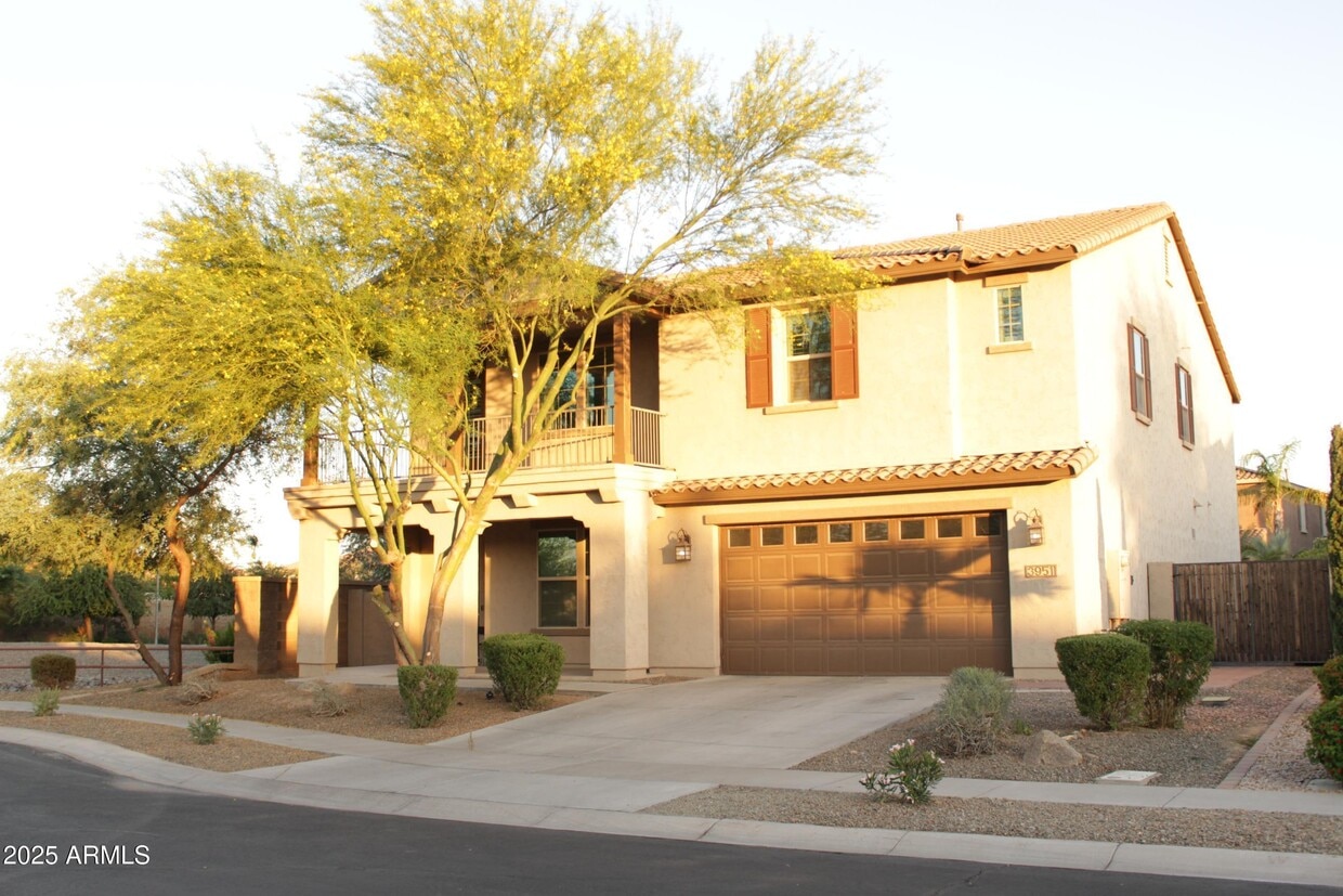 Primary Photo - 3951 E Horseshoe Pl