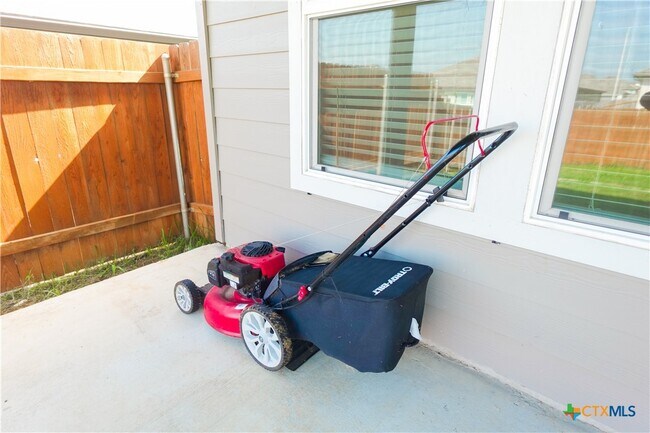 Foto del edificio - 348 Desert Willow