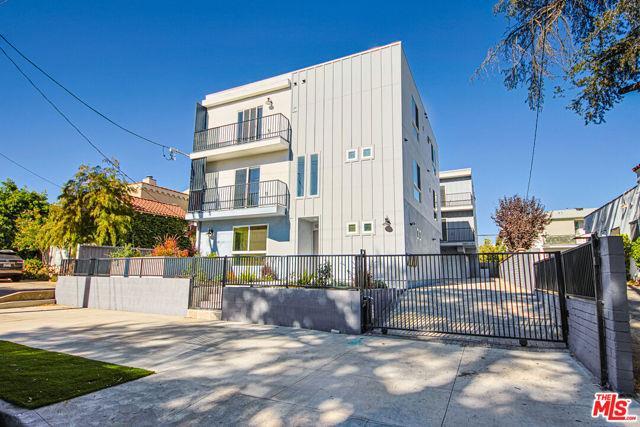 Primary Photo - 10801 Kling St