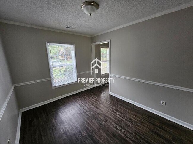 Building Photo - 7029 Apple Creek