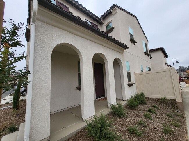 Foto del edificio - BRAND NEW HOME! 4 bed, 3 bath in new gated...