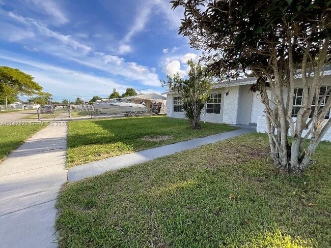 Building Photo - 14202 SW 110th Ave
