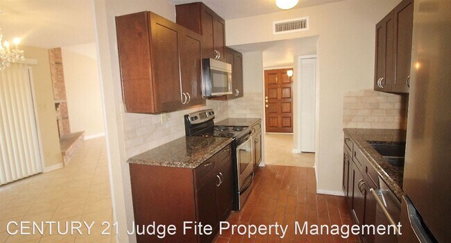 Foto del edificio - 3 br, 2 bath House - 225 S. Young Boulevard