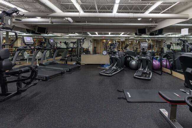 Building Photo - 1600 Beacon St