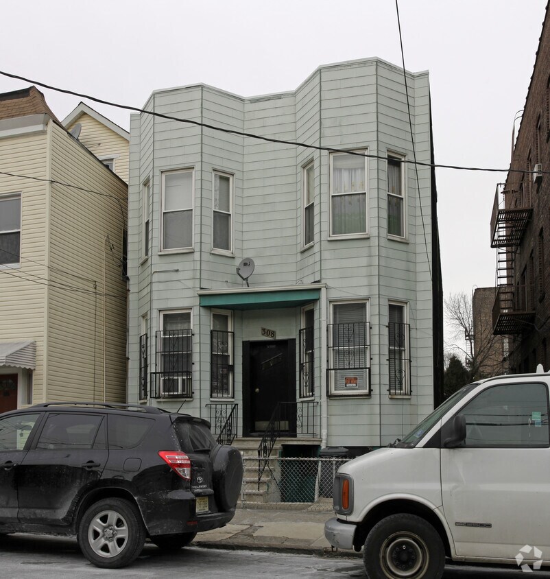 Building Photo - 308 3rd St